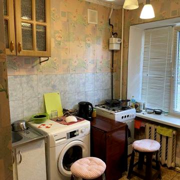 Пропонуємо в оренду затишну однокімнатну квартиру.