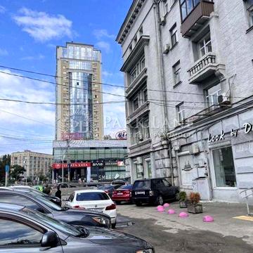 Продаж 4 кімн кв 95 кв.м з ремонтом Політехнічна Провулок КПІ Паркінг