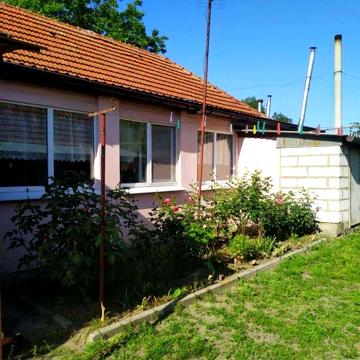 Житловий будинок у живописному районі міста, на Вакуленцях.