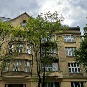 Олекси Новаківського вул., 8