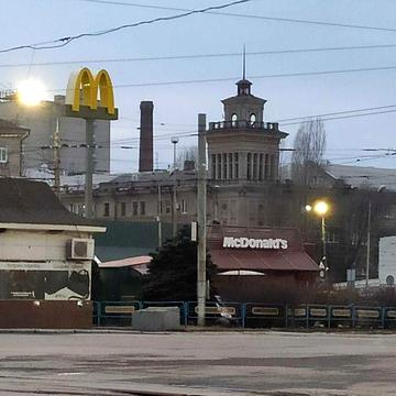 Сдам 2-х к кв центр Пастера Яворницкого .