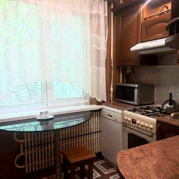 Сдам 2 комнатную квартиру с ремонтом и мебелью возле метро