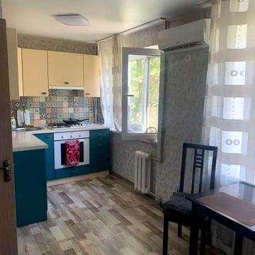 Сучасна квартира в Херсоні . Вул Кулика , район ринку .