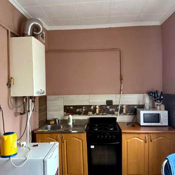 Оренда особняка з подвірʼям , 2 кімнати , район клубу Роша