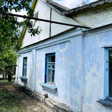 Продаж частини будинку в гарному місці під ремонт