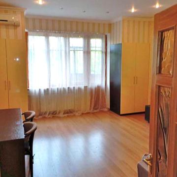 Сдам 2-ком.кв.м.Университет.Оплата только за счетчкики.