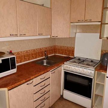 + Сдам 2 ком. квартиру ост.Малый рынок пр.Соборный 6000гр.+ ком.усл.