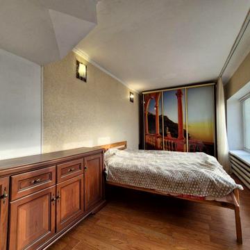 Продам 4 к квартиру по Незалежності 2 , 94 м²