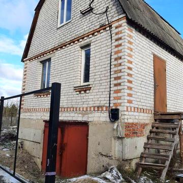 Продам  будинок  дачу в передмісті.