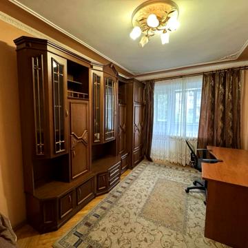 Золота вул. (), 32