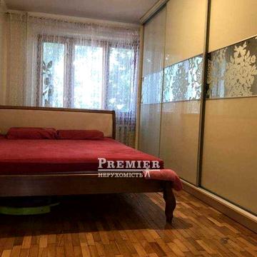 Трьохкімнатна квартира в цегляному будинку на Марсельській