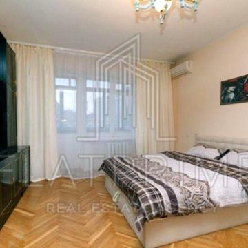 Лесі Українки бульв., 24