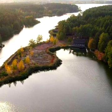 Дом в лесу на берегу реки в коттеджном городке, Таценки!