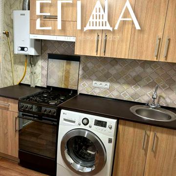 Євгена Тельнова вул., 6