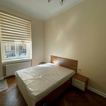 Степана Бандери вул. (), 2