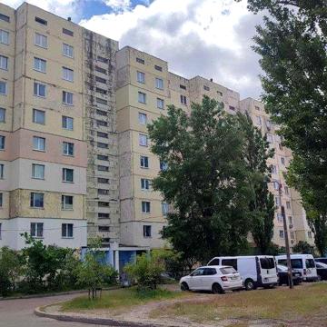 Продам 2х- кім вул.Героїв Дніпра 38. До метро 4 хв пішки.