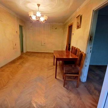Продається простора 4-кімнатна квартира по вул. Любінська