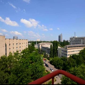 Максима Кривоноса вул., 15