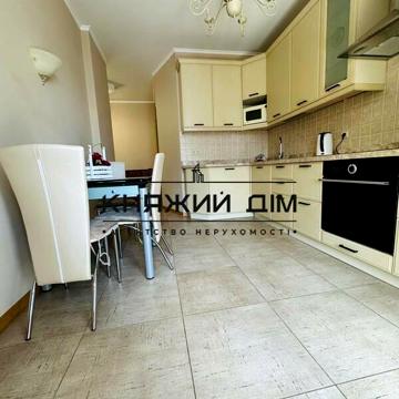 Дніпровська набережна вул., 1-А