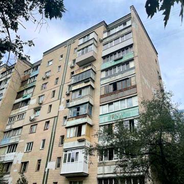 Продам квартиру 80 кв.м. на Братиславській! З газом! Без %! Вільна!