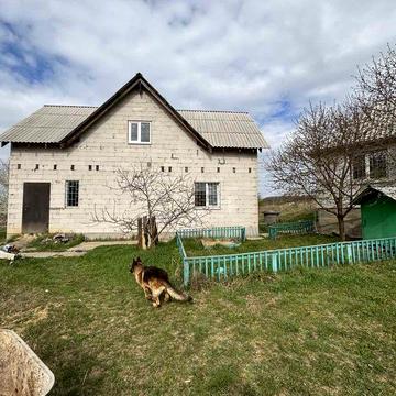 Продається будинок,на території жила времянка