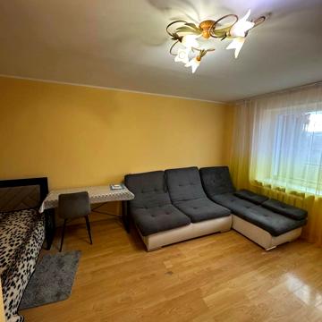 Авраама Лінкольна вул., 50