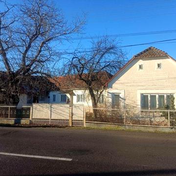 ПРОДАЖ 4х кімнатного БУДИНКОВОЛОДІННЯ (2 окремих будинки) у передмісті