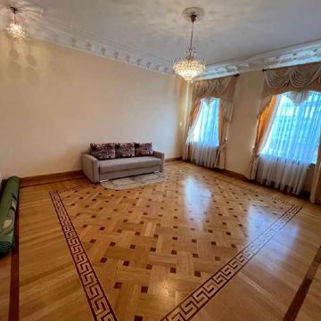 Мирона Тарнавського вул. (), 4