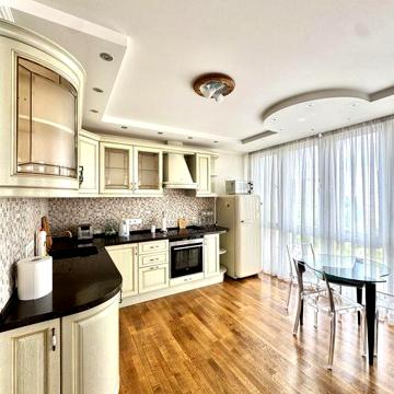 Світла студія 85 кв.м по вул. Урлівська 23