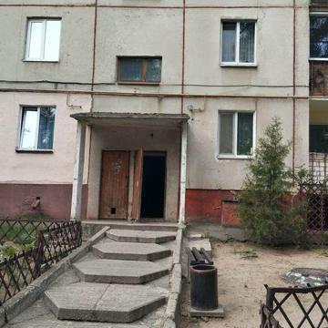 Продам 2 к квартиру с балконом и лоджией  Нововодолажском районе.