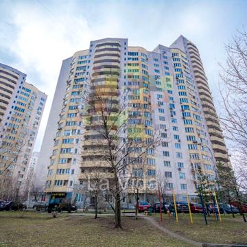 Дніпровська набережна вул., 19
