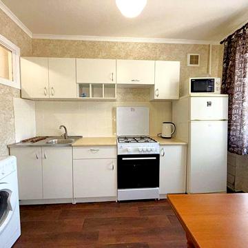 Тарасівська,10А, 1кім 35м.кв., довгосроково,вільна