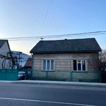 Продаж 3к Дім Центральна вулиця