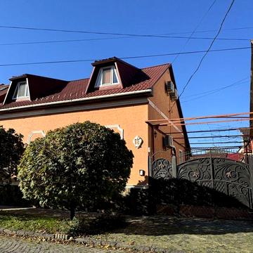 Продам чудовий, практичний і просторий будинок у центрі міста