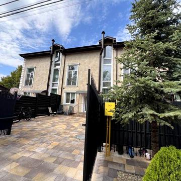 Від власника будинок з ремонтом біля ліцею/200м2