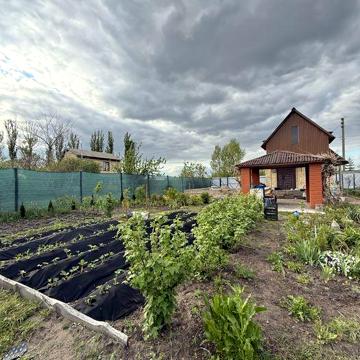 Дачний будинок на 6 сотках з садовими насадженнями. Раківка