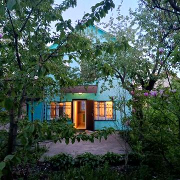 Здам будинок біля метро Славутич, Нижні сади