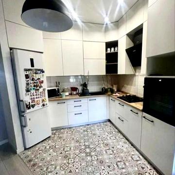 77 тыс.$ Продажа / Квартира в центре возле парка / Сталинка ЖК Сталинка ( Крымская 6 )