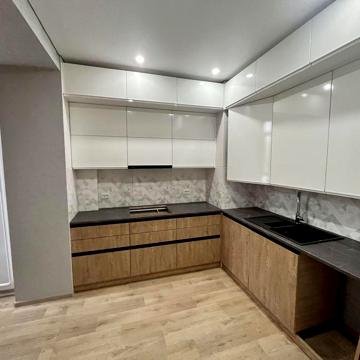 Продаж 4х кімнатної квартири з євроремонтом в новобудові на Намиві