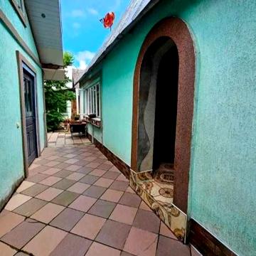 Два будинки на 25с. зі ставочком біля курортного м. Моршин. Терміново