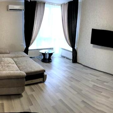 Світла вул., 3