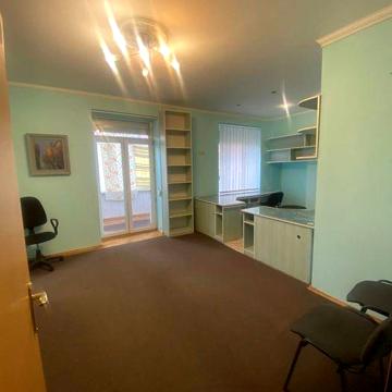 Продаж квартири у центрі міста Саксаганського 42
