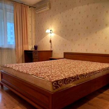 Тарасівська вул., 21