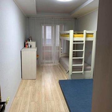 Продам 2-кім квартиру, район Універмагу