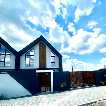 Продаж від власника. Будинок в стилі BARNHOUSE у КМ "Золоті Ключі"