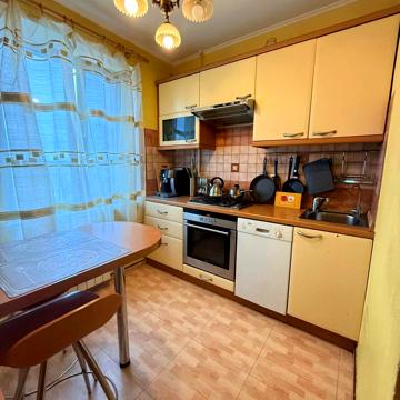 Академіка Булаховського вул., 30-Б