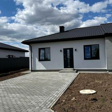 Продаж таунхаусу частини будинку з ремонтом в с. Підгайці