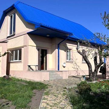 Продається одноповерховий будинок з мансардою та новим ремонтом