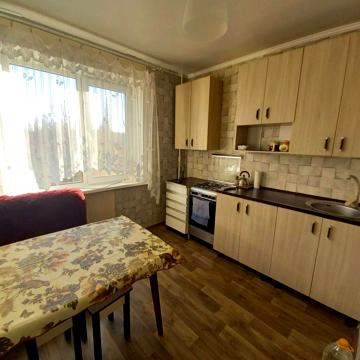 Новорічна вул., 77