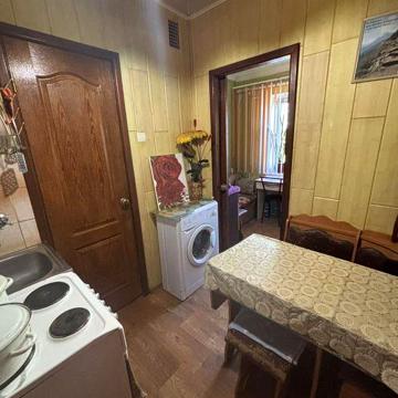 Сдам 2 х кв,ГОСТ плана,все свое,с балконом,м Дв Спорта